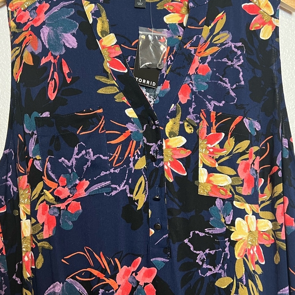 NWT Torrid Blue and Orange Floral Sleeveless Blouse with V-Neck Size 1X - Picture 7 of 7